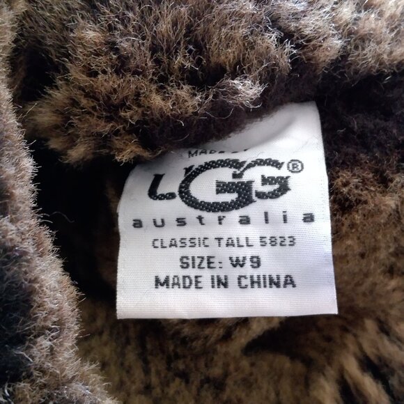 Uggs, metallic bronze tall boots, size 9, good condition - Picture 5 of 5